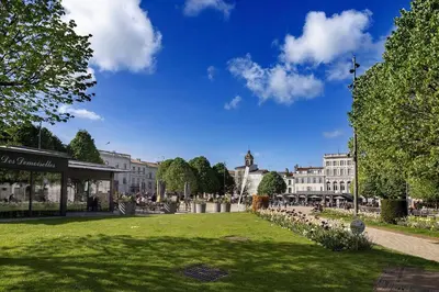 Jardin de l'établissement Studio Colonel à Rochefort, proche Thermes avec Parking privé