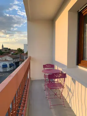 Balcon ou terrasse dans l'établissement Studio Colonel à Rochefort, proche Thermes avec Parking privé