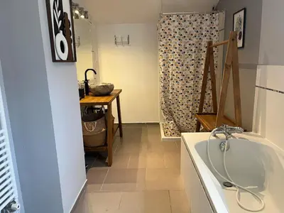 Salle de bains dans l'établissement maison de campagne proche mer 12 pers