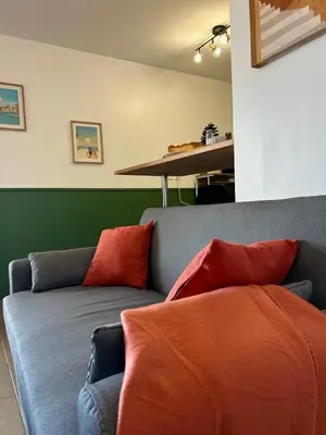 Coin salon dans l'établissement Un cocon tout confort à La Rochelle - proche gare & plages