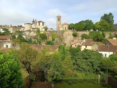 Vue générale sur Parthenay ou vue de la ville depuis l'appartement