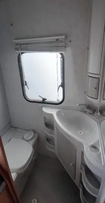 Salle de bains dans l'établissement Belle caravane au calme