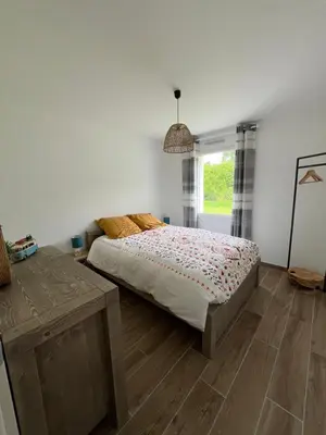 Un ou plusieurs lits dans un hébergement de l'établissement Maison neuve tout confort avec jardin