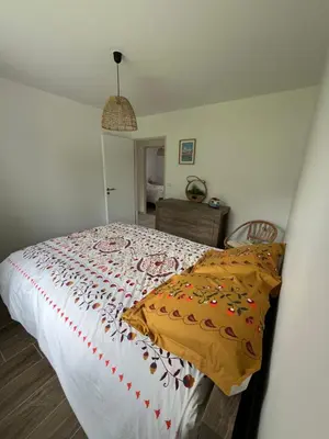 Un ou plusieurs lits dans un hébergement de l'établissement Maison neuve tout confort avec jardin