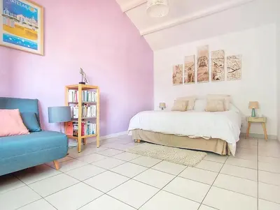 Un ou plusieurs lits dans un hébergement de l'établissement La Colline - Surgères - Maison 2 chambres, jacuzzi, sauna, jardin, entre mer et campagne
