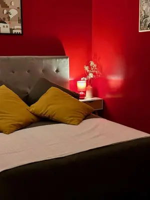 Un ou plusieurs lits dans un hébergement de l'établissement Chambre cosy dans maison familiale avec petit déjeuner chez Olivier et Manuel à Clavette, proche La Rochelle
