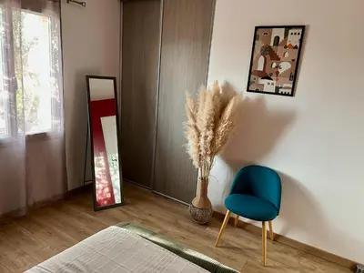Un ou plusieurs lits dans un hébergement de l'établissement Chambre cosy dans maison familiale avec petit déjeuner chez Olivier et Manuel à Clavette, proche La Rochelle