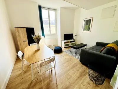 Télévision ou salle de divertissement dans l'établissement Le Ferte - Coeur de ville