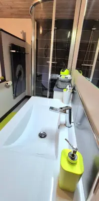 Salle de bains dans l'établissement A la Jolie Campagne - chambre et table d'hôtes