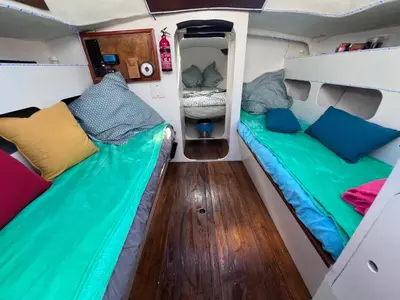 Coin salon dans l'établissement Voilier Bateau Rochefort
