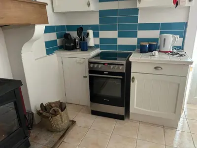 Cuisine ou kitchenette dans l'établissement Cosy French retreat in Brettes