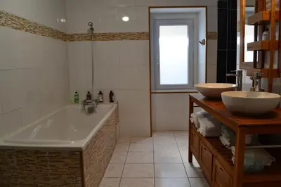 Plan de l'établissement Maison 3 chambres , terrasse et garage à 20 min de La Rochelle