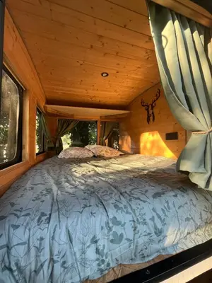Un ou plusieurs lits dans un hébergement de l'établissement Bus insolite