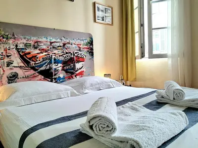 Un ou plusieurs lits dans un hébergement de l'établissement la marinière