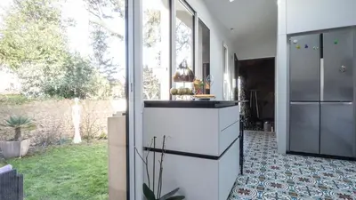 Cuisine ou kitchenette dans l'établissement Maison en hyper centre, à 50 mètres de la plage