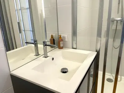 Salle de bains dans l'établissement ღ La Capsule - Studio Plein Centre, Vieux Port