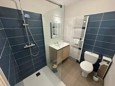 Salle de bains dans l'établissement Gîte du Puits Olivier 10 personne chaleureux 3 étoiles