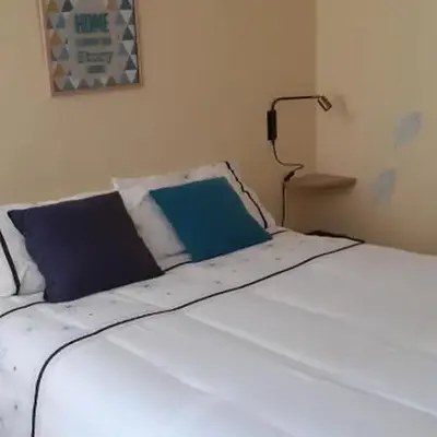 Chambre indépendante et coin repas proche Futuroscope et Civaux