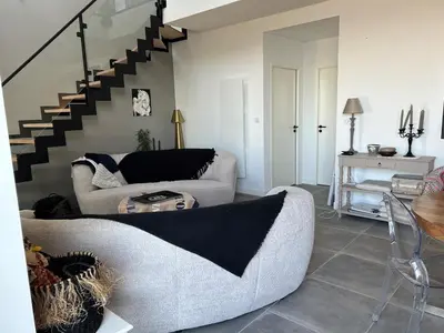 Coin salon dans l'établissement FOURAS villa Jean Michèle Villa Neuve en front de mer