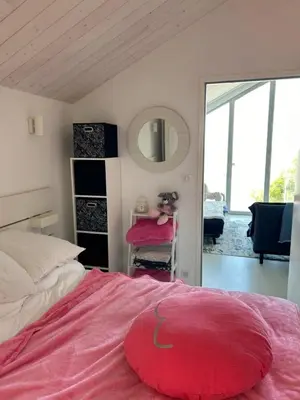 Un ou plusieurs lits dans un hébergement de l'établissement FOURAS villa Jean Michèle Villa Neuve en front de mer