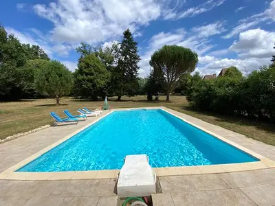Piscine de l'établissement La Métairie Maison de Charme ou située à proximité
