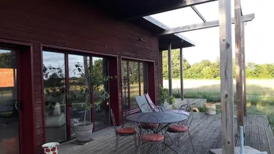 Jardin de l'établissement Maison bois à la campagne