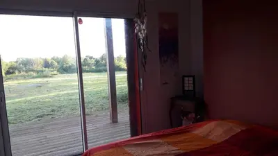 Un ou plusieurs lits dans un hébergement de l'établissement Maison bois à la campagne