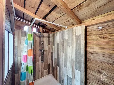 Salle de bains dans l'établissement Yourte nature & calme proche Futuroscope
