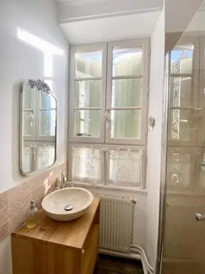 Salle de bains dans l'établissement Le Domaine des Tilleuls