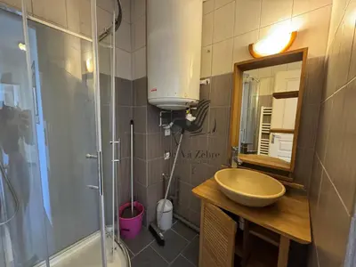 Salle de bains dans l'établissement ARISTIDE 4 - Appartement idéalement située