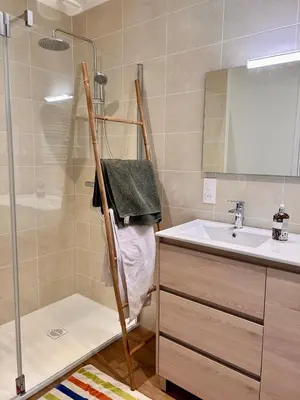 Salle de bains dans l'établissement Maison à 4 minutes du Futuroscope
