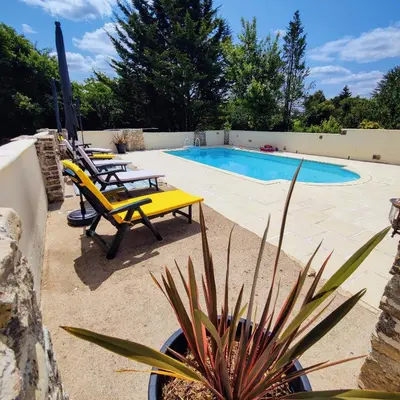 Piscine de l'établissement Les Écuries ou située à proximité