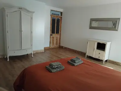 Un ou plusieurs lits dans un hébergement de l'établissement Grand appartement