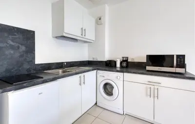 Cuisine ou kitchenette dans l'établissement Appartement Proche Plage