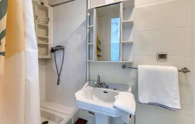 Salle de bains dans l'établissement Proche Plage