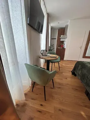 Télévision ou salle de divertissement dans l'établissement Quai 44
