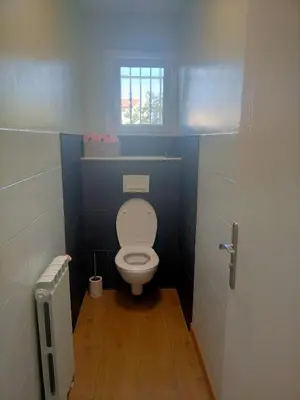 Salle de bains dans l'établissement Maison familiale 4 chambres, proche commerces et plage