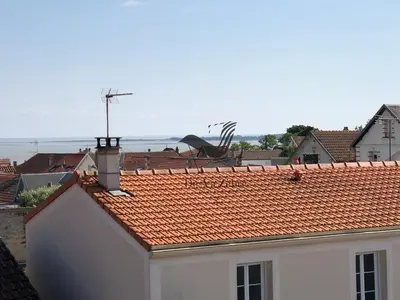 Vue générale sur la mer ou vue sur la mer prise depuis l'appartement