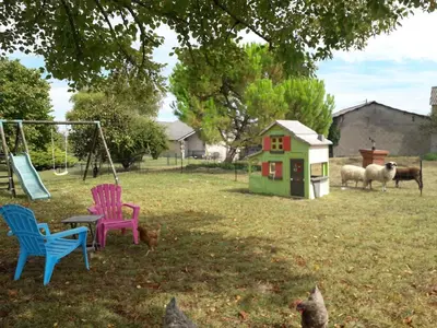 Jardin de l'établissement Gîte 3 La vigne est belle pour 1 à 3 personnes