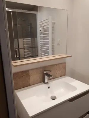 Salle de bains dans l'établissement Le gîte Les clématites