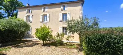 Jardin de l'établissement Gite 7 personnes à Montbron, Charente