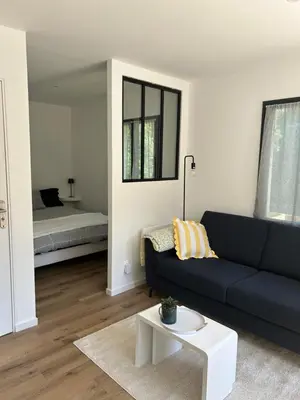 Un ou plusieurs lits dans un hébergement de l'établissement Studio calme avec terrasse proche centre-ville