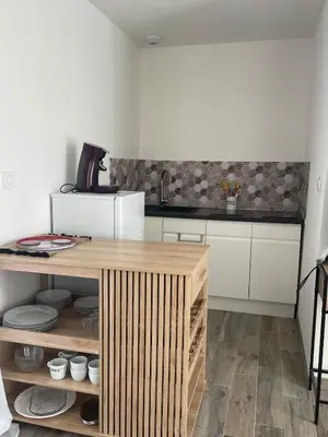 Cuisine ou kitchenette dans l'établissement Studio proche La Rochelle