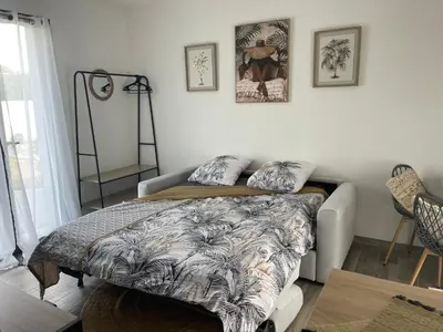 Un ou plusieurs lits dans un hébergement de l'établissement Studio proche La Rochelle