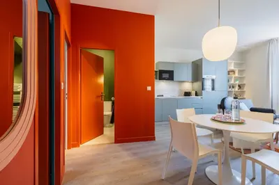 Cuisine ou kitchenette dans l'établissement Appartement 2ch Tout Neuf à Deux Pas du Vieux Port