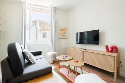 Télévision ou salle de divertissement dans l'établissement Appartement 2ch Tout Neuf à Deux Pas du Vieux Port