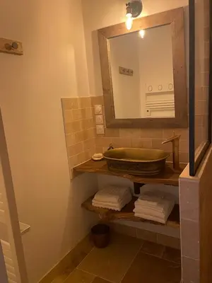 Salle de bains dans l'établissement Sur les traces d Athéna