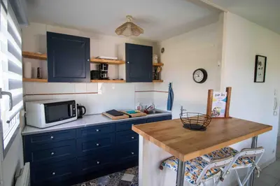 Cuisine ou kitchenette dans l'établissement Joli appartement