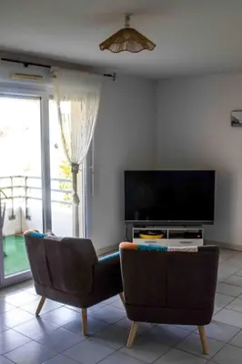 Télévision ou salle de divertissement dans l'établissement Joli appartement