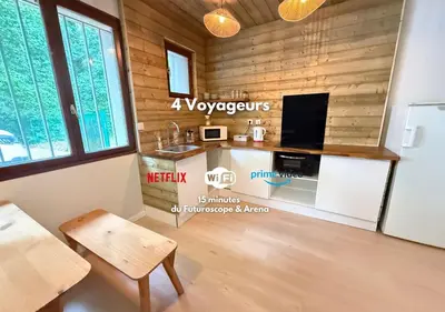 Télévision ou salle de divertissement dans l'établissement House 15 min from Futuroscope